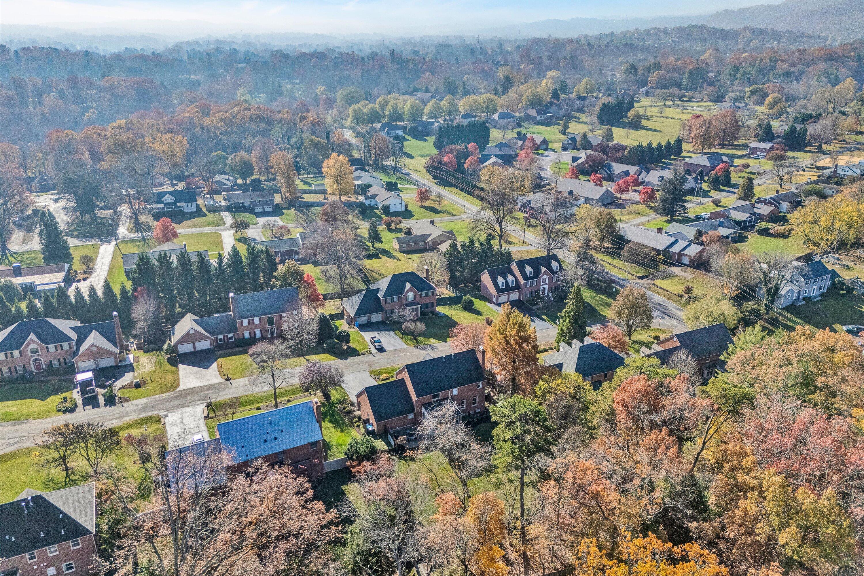 Roanoke, Virginia 24018, United States, 4 Bedrooms Bedrooms, ,4 BathroomsBathrooms,Residential,Pending,82091