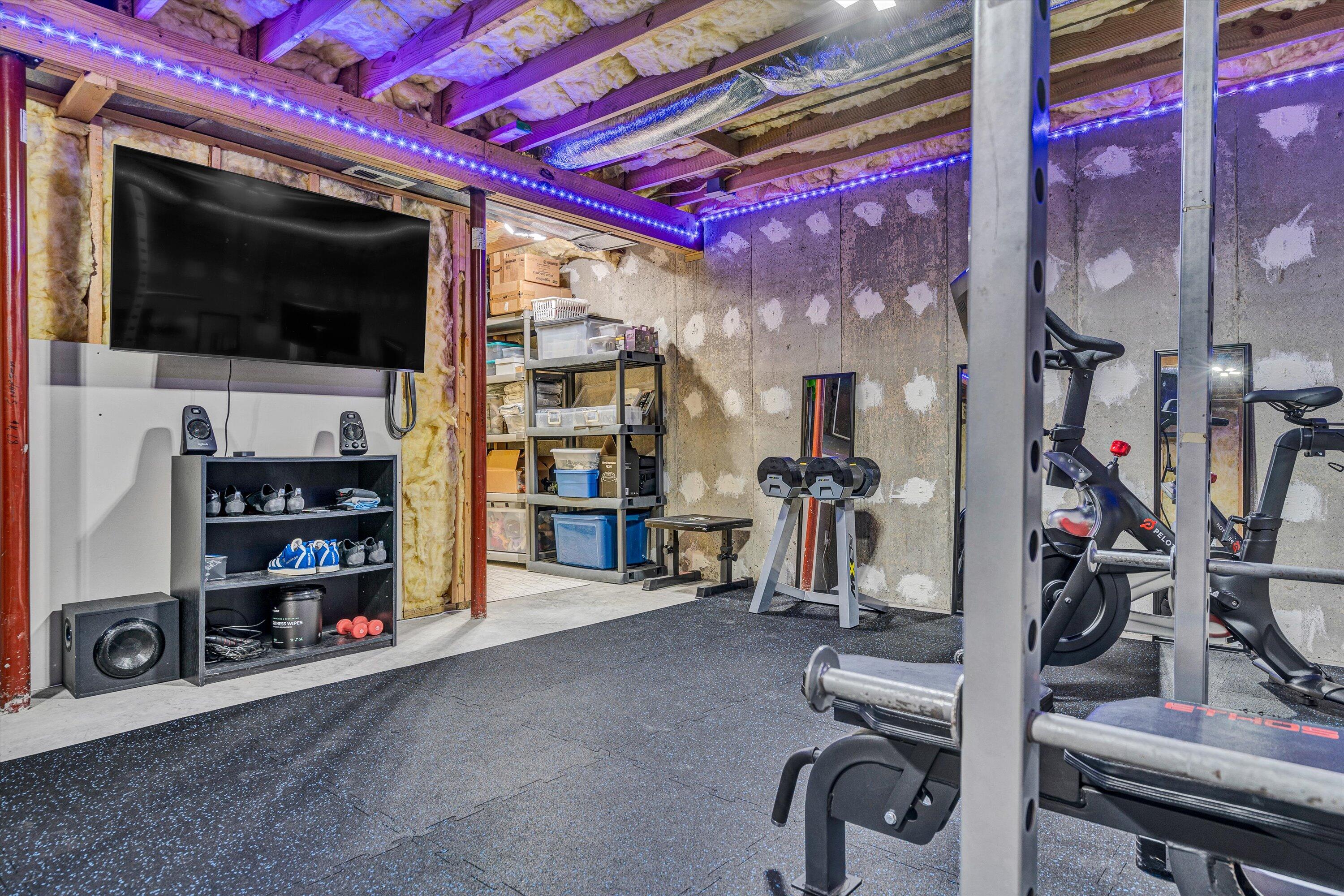 Roanoke, Virginia 24018, United States, 4 Bedrooms Bedrooms, ,4 BathroomsBathrooms,Residential,Pending,82091