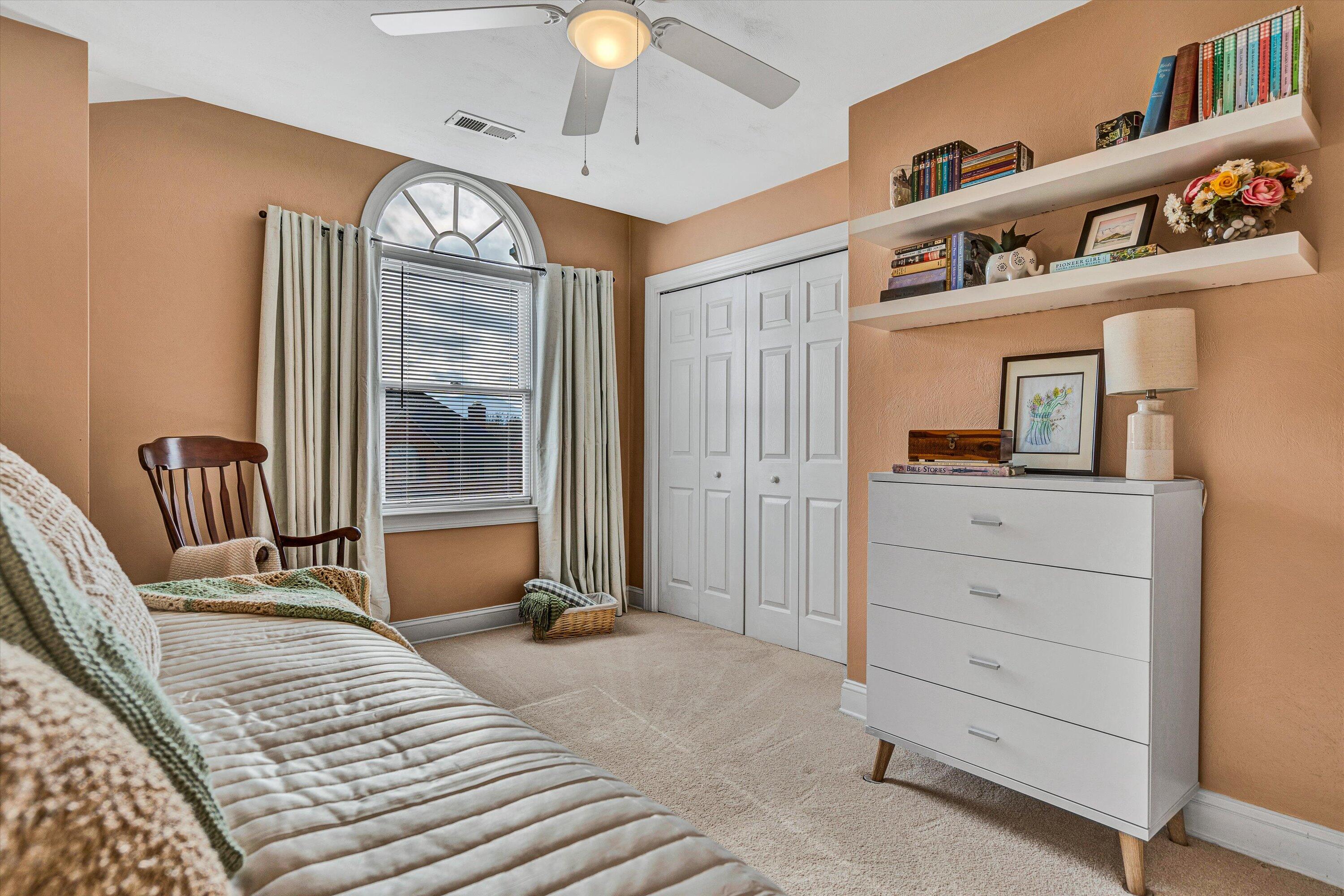 Roanoke, Virginia 24018, United States, 4 Bedrooms Bedrooms, ,4 BathroomsBathrooms,Residential,Pending,82091