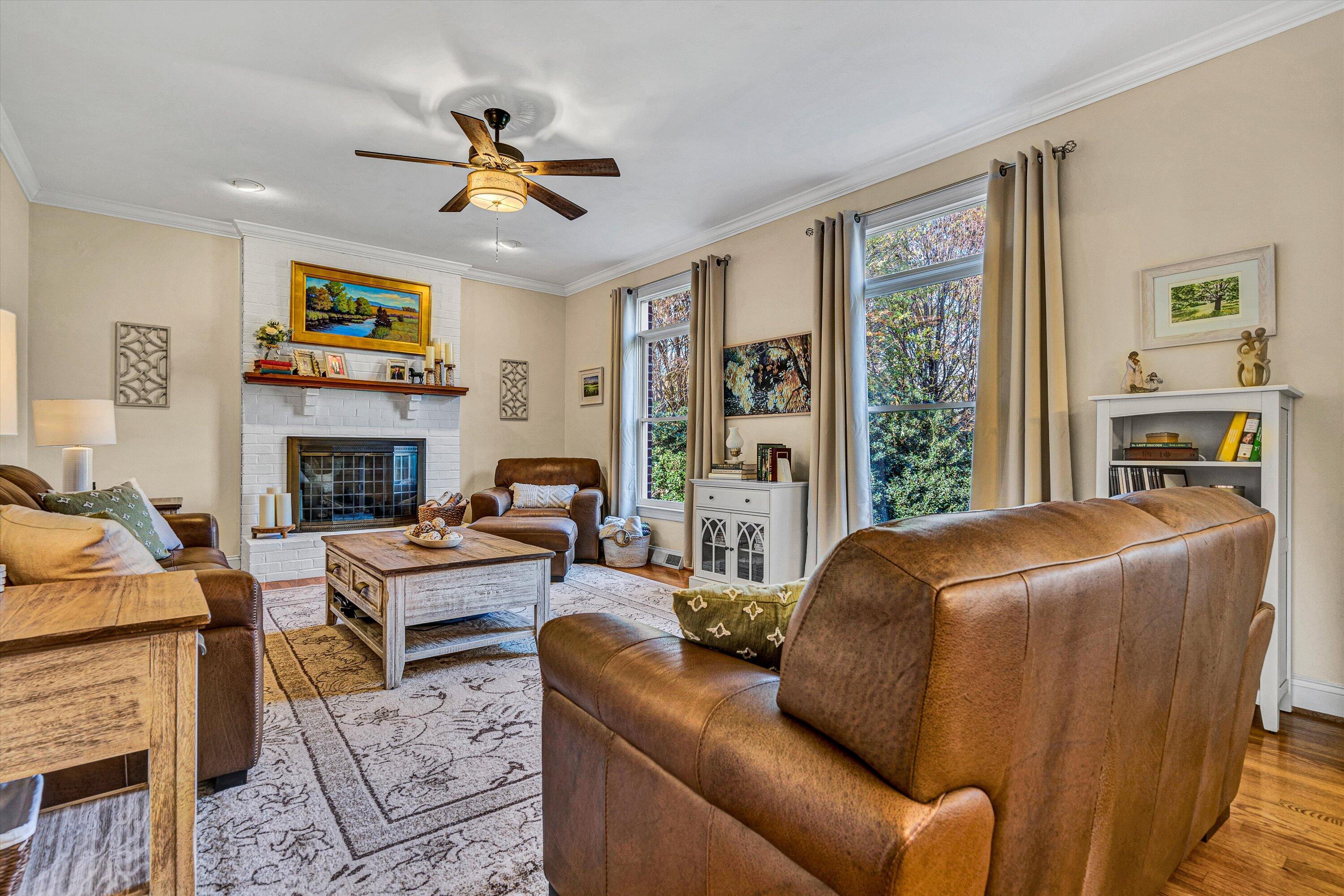 Roanoke, Virginia 24018, United States, 4 Bedrooms Bedrooms, ,4 BathroomsBathrooms,Residential,Pending,82091