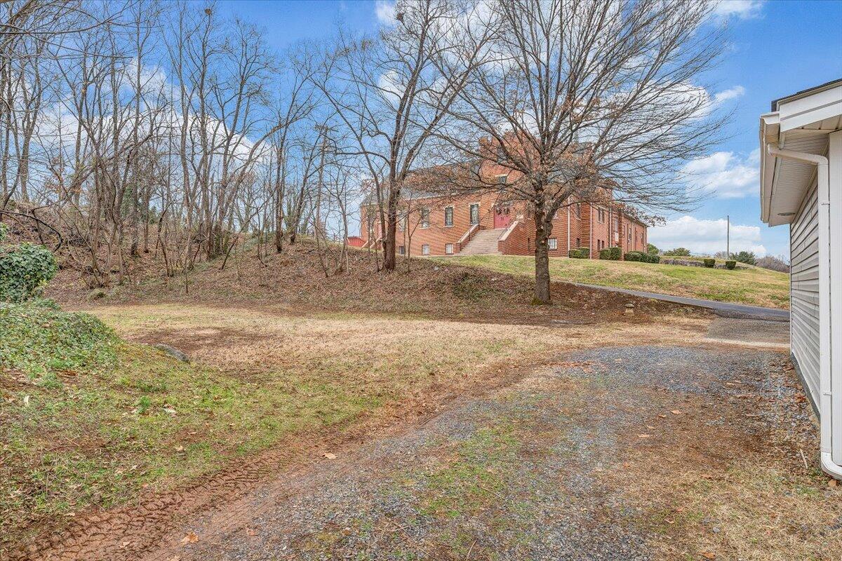 2340 Hollins Rd, Roanoke, Virginia image 37