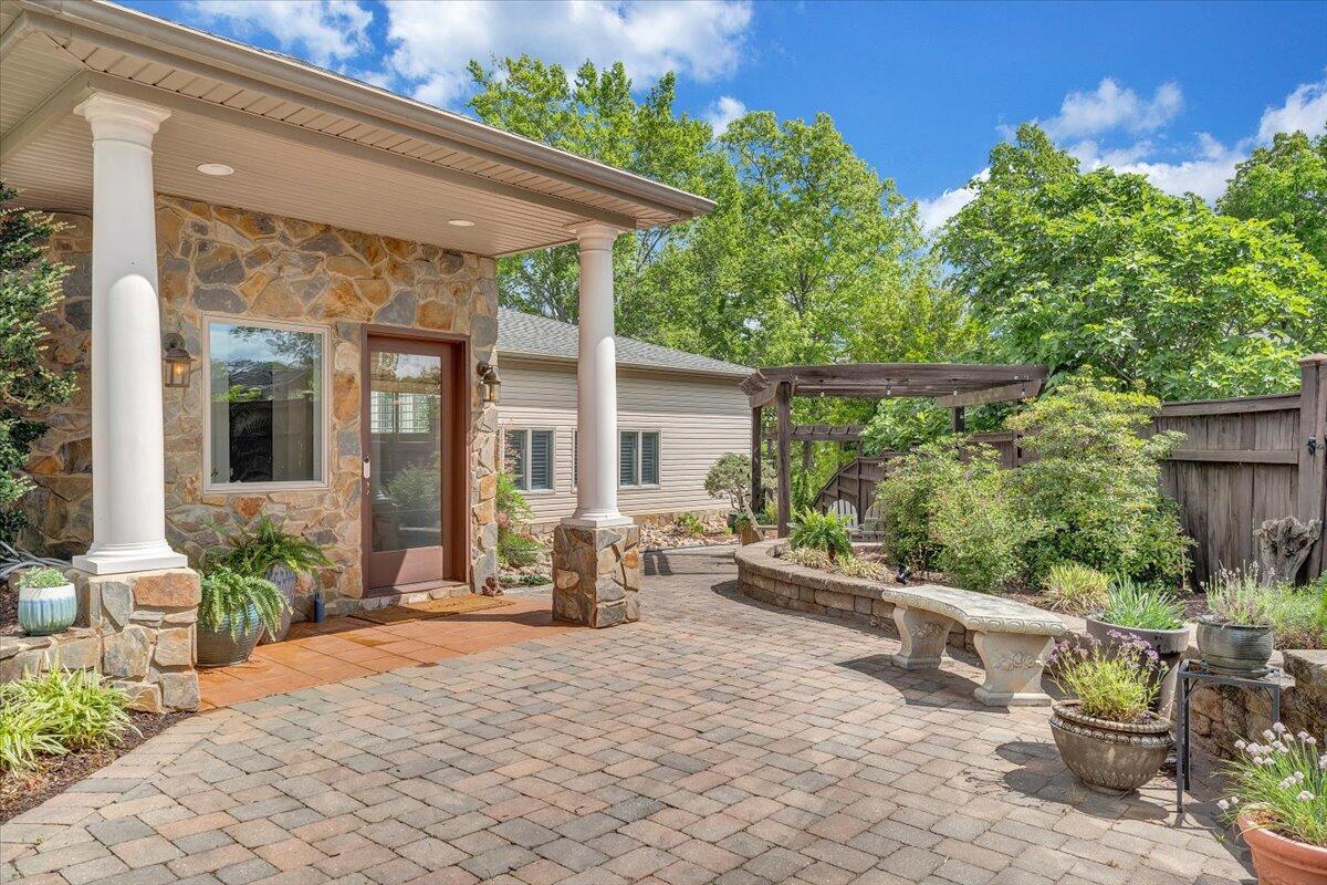 389 Blue Lake Rd, Union Hall, Virginia image 11