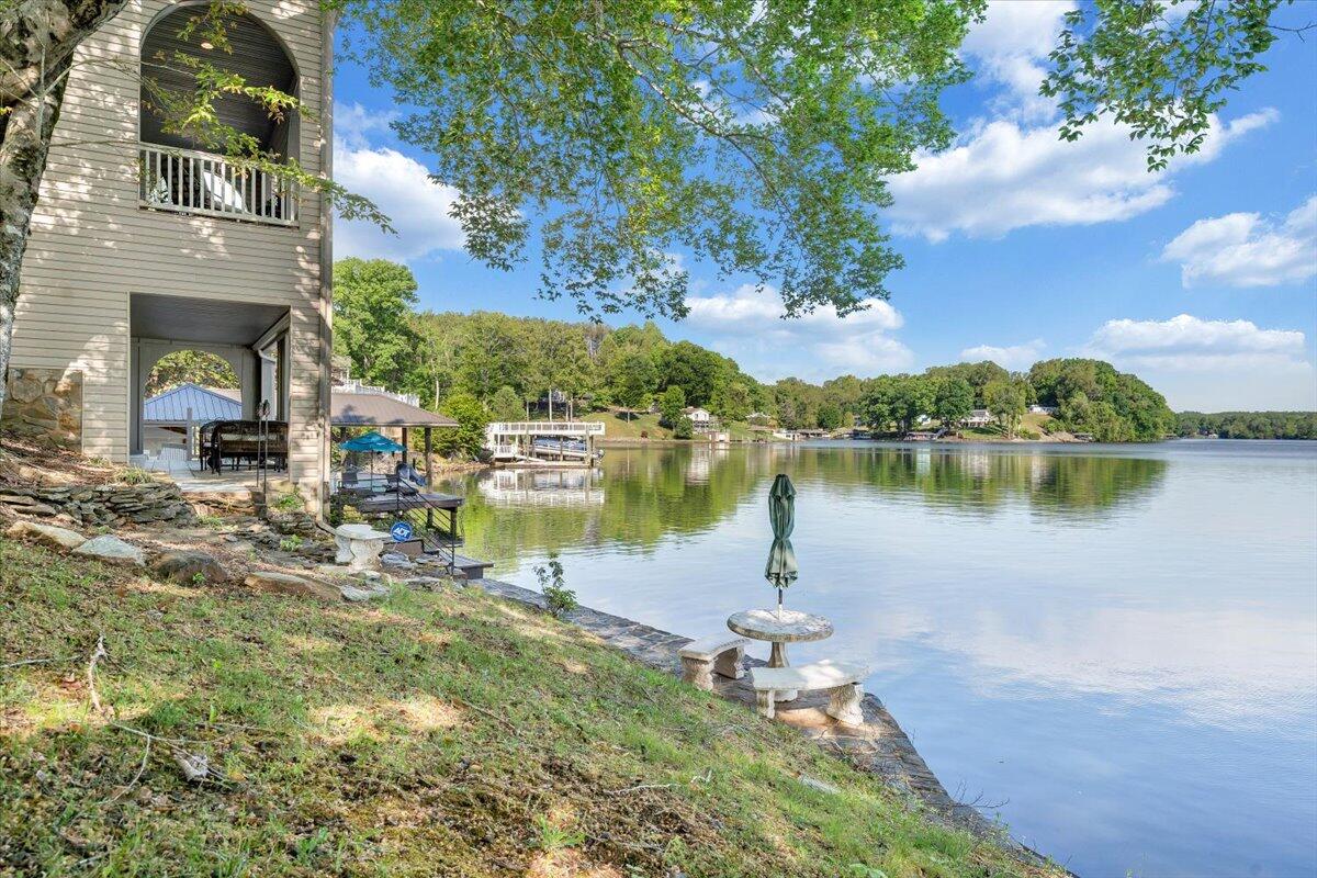 389 Blue Lake Rd, Union Hall, Virginia image 5
