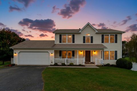 Photo of 5717 Fieldview DR, Roanoke, VA 24019 (MLS # 921556)