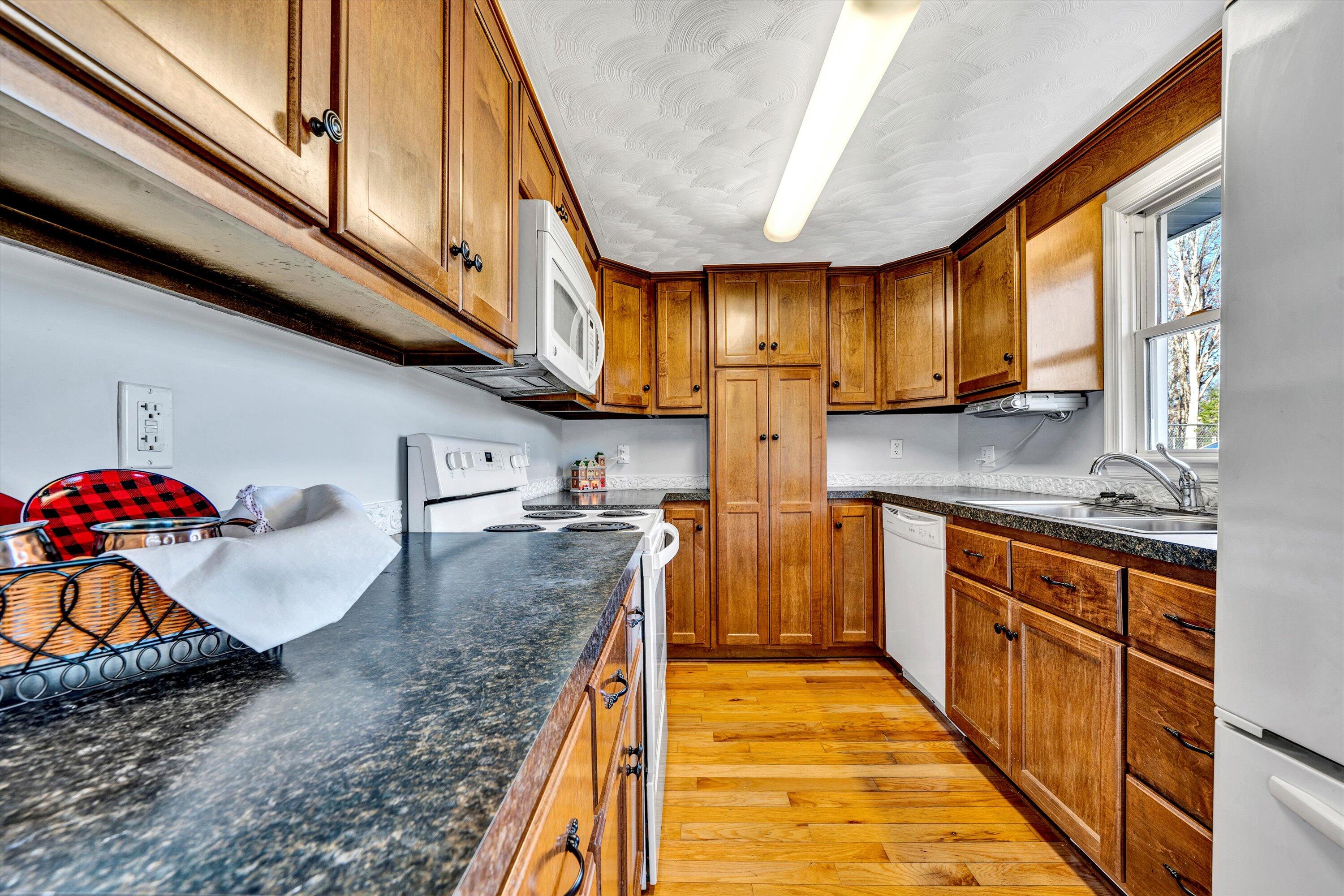51 Mount Carmel Rd, Rocky Mount, Ohio image 13