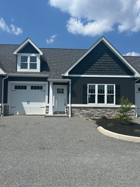 Townhouse For Sale - 409 Kimball Ave<br/> Salem, VA 24153