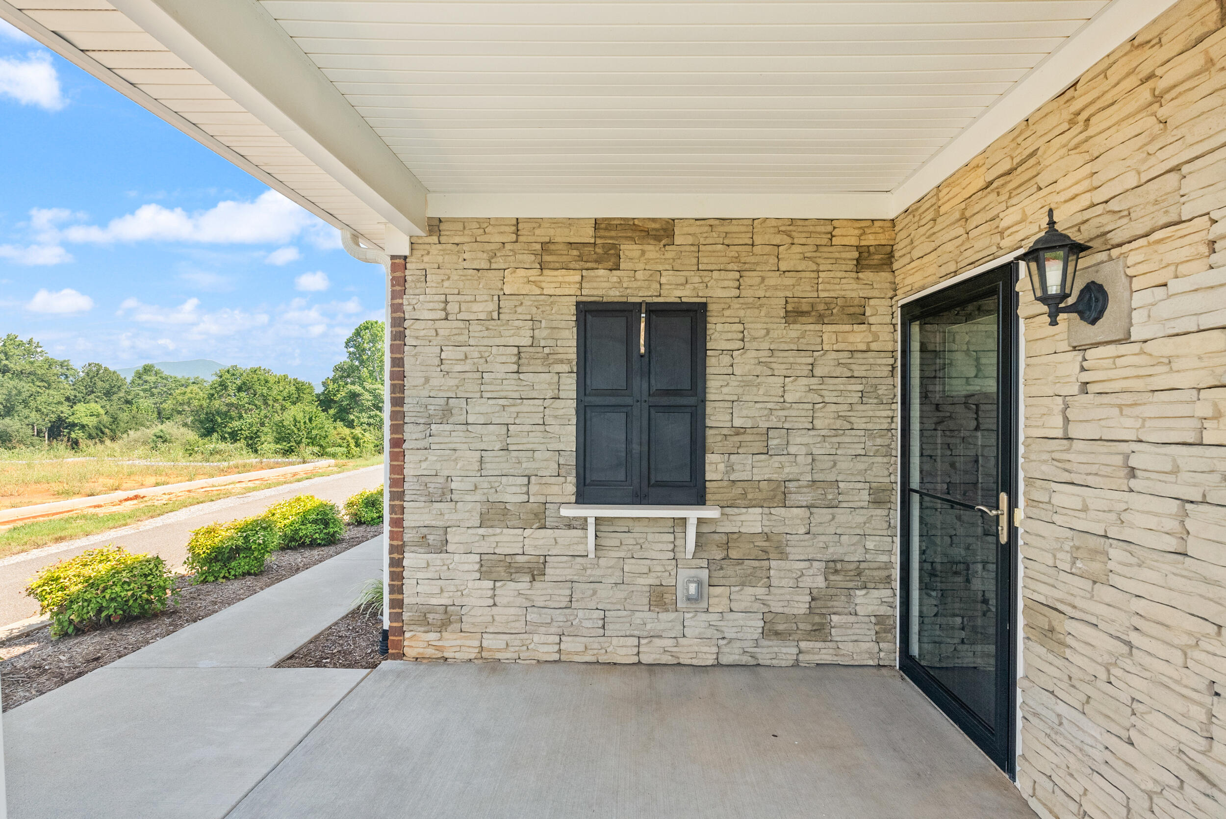 206 Acorn Run Ln, Bedford, Virginia image 2