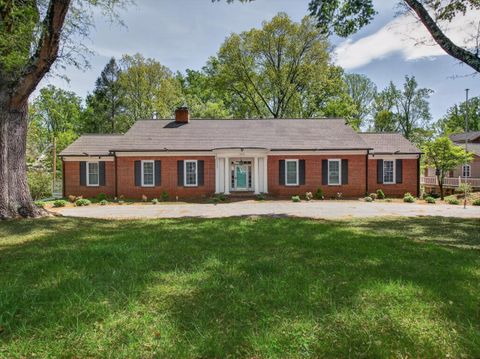 Homes For Sale - 1233 Sam Lions Trl<br/> Martinsville, VA 24112