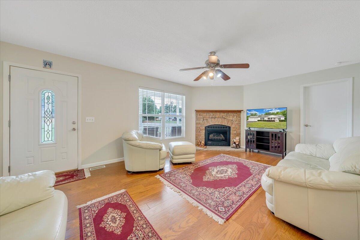 1169 Cinnamon Ridge Rd, Moneta, Virginia image 6