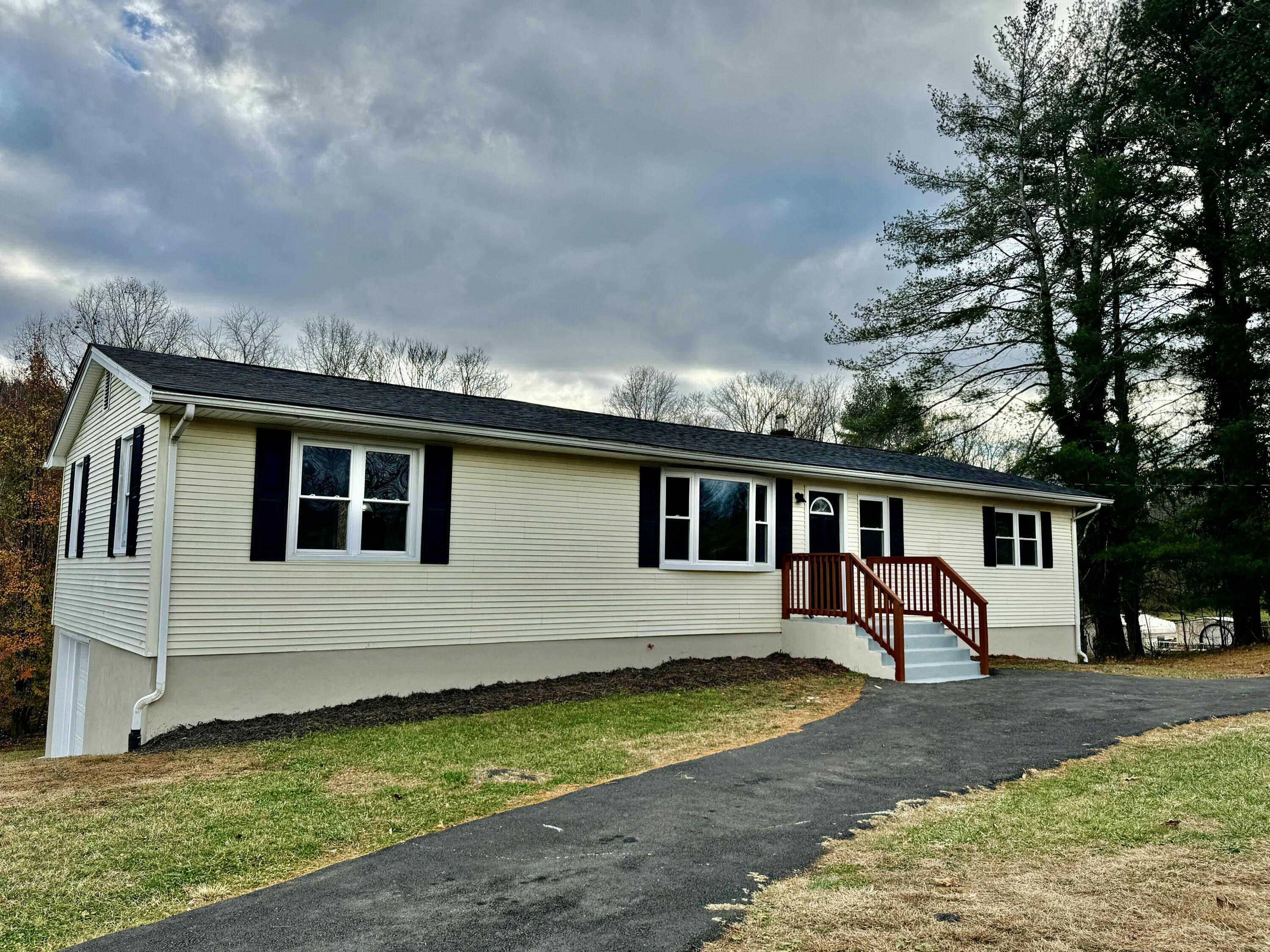 1824 Nace Rd, Fincastle, Virginia image 2