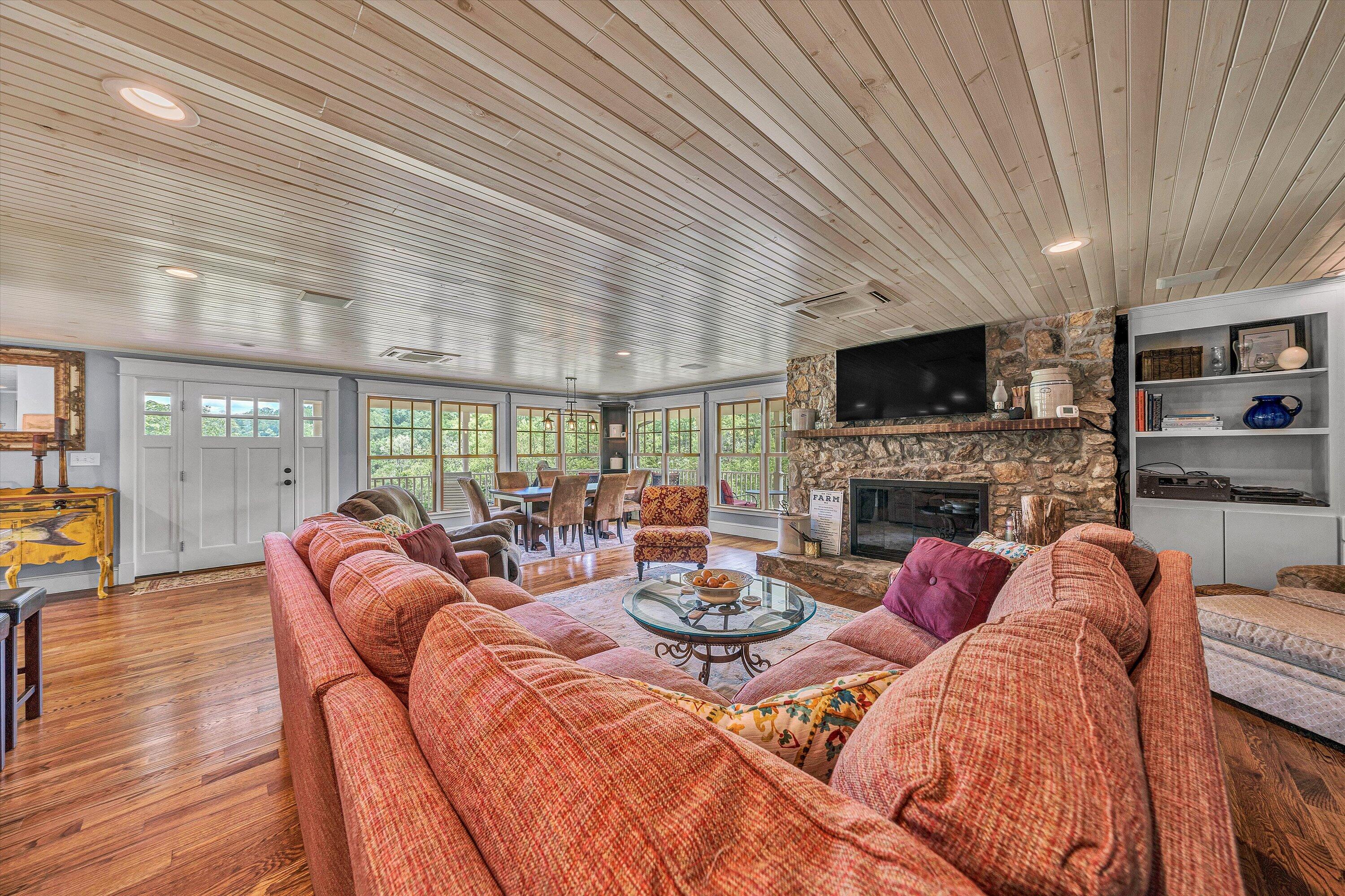 Hardy, Virginia 24101, United States, 4 Bedrooms Bedrooms, ,3 BathroomsBathrooms,Residential,Pending,127019