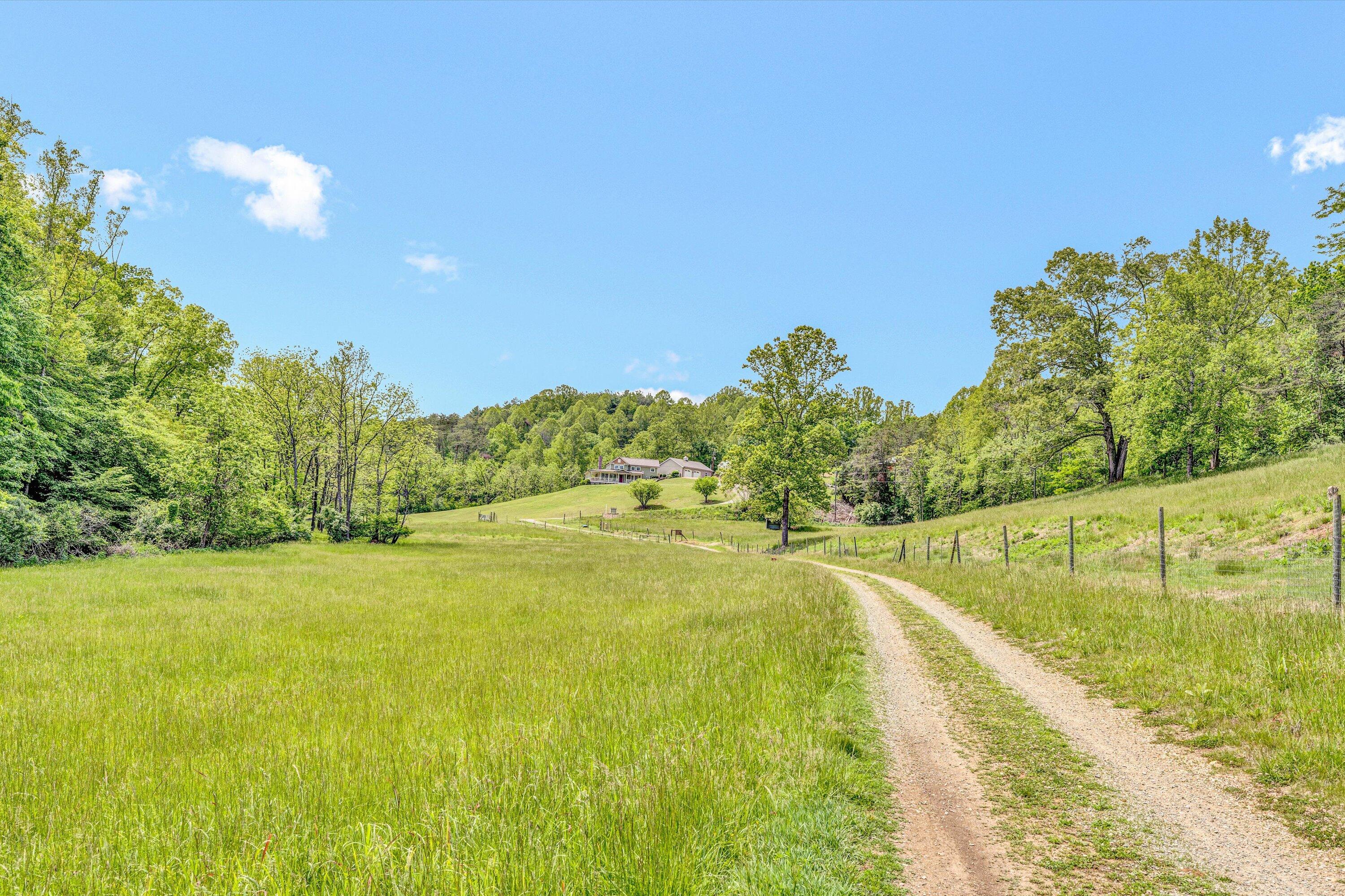 Hardy, Virginia 24101, United States, 4 Bedrooms Bedrooms, ,3 BathroomsBathrooms,Residential,Pending,127019