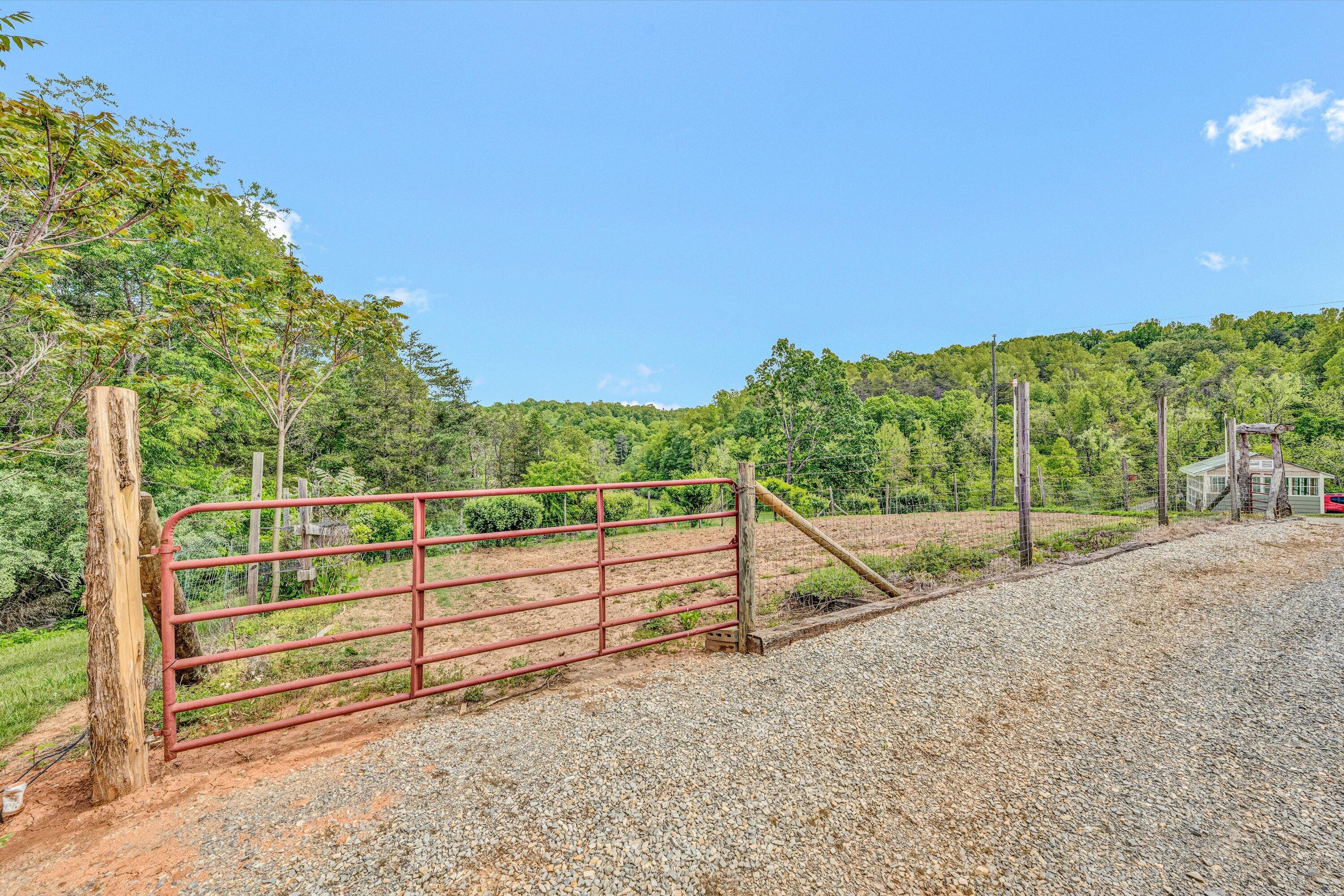 Hardy, Virginia 24101, United States, 4 Bedrooms Bedrooms, ,3 BathroomsBathrooms,Residential,Pending,127019