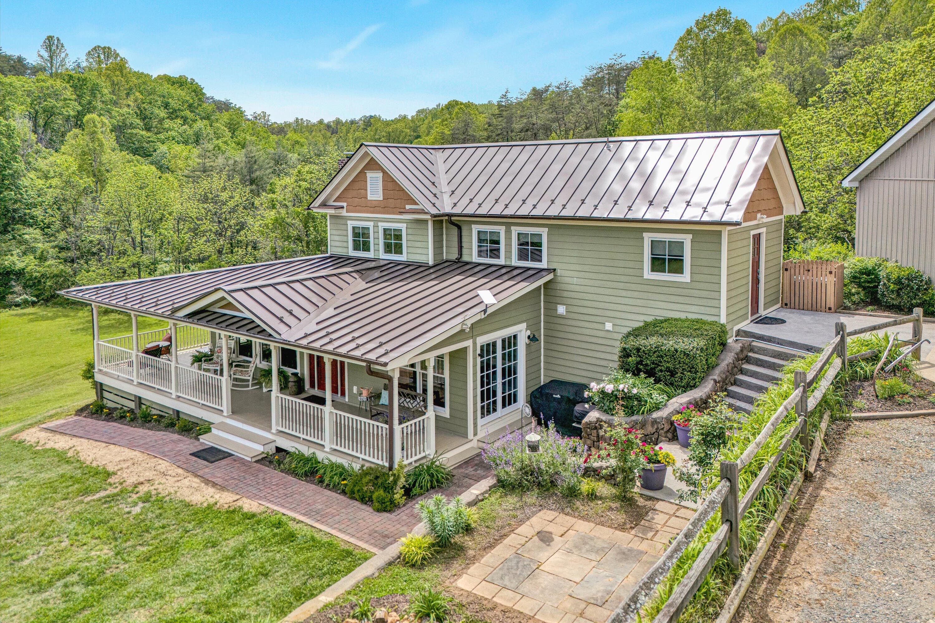 Hardy, Virginia 24101, United States, 4 Bedrooms Bedrooms, ,3 BathroomsBathrooms,Residential,Pending,127019