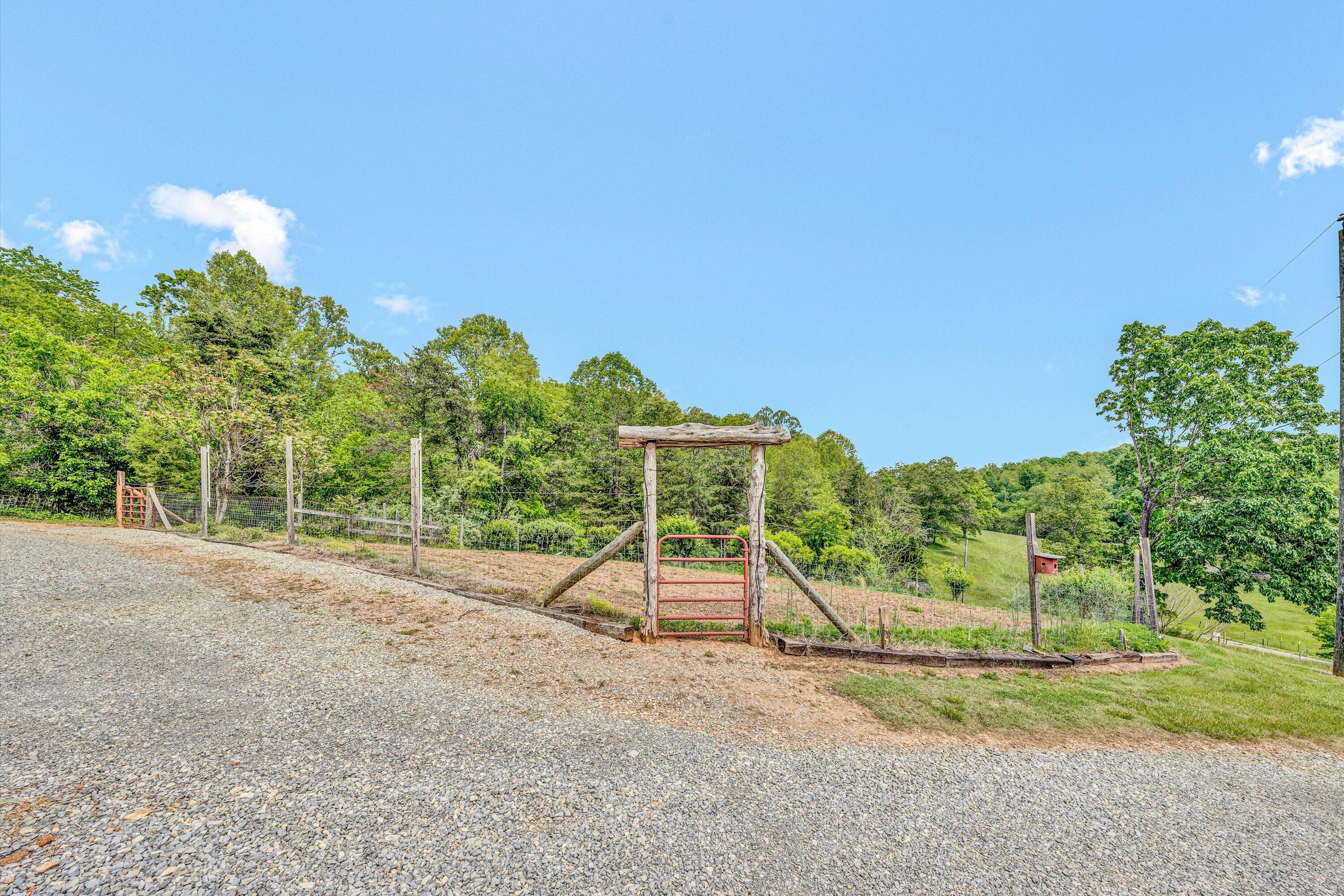 Hardy, Virginia 24101, United States, 4 Bedrooms Bedrooms, ,3 BathroomsBathrooms,Residential,Pending,127019