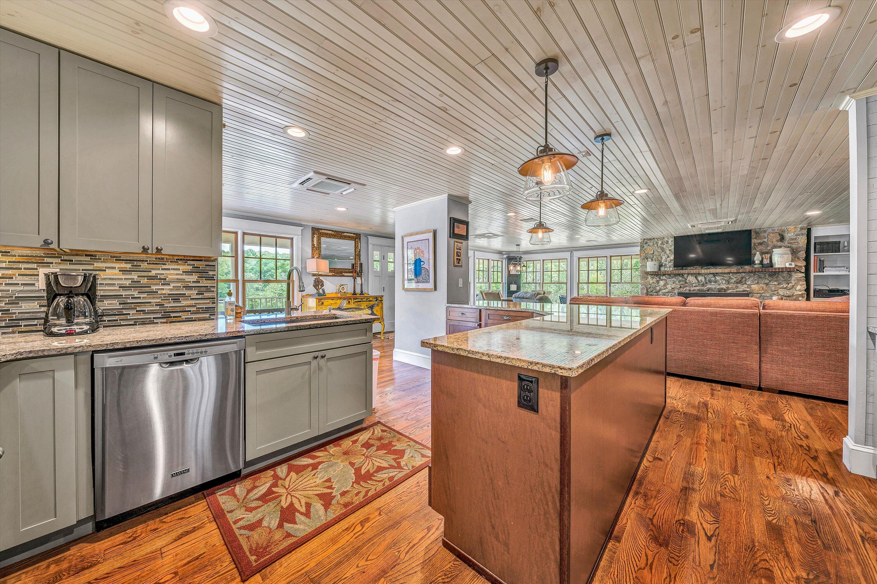 Hardy, Virginia 24101, United States, 4 Bedrooms Bedrooms, ,3 BathroomsBathrooms,Residential,Pending,127019