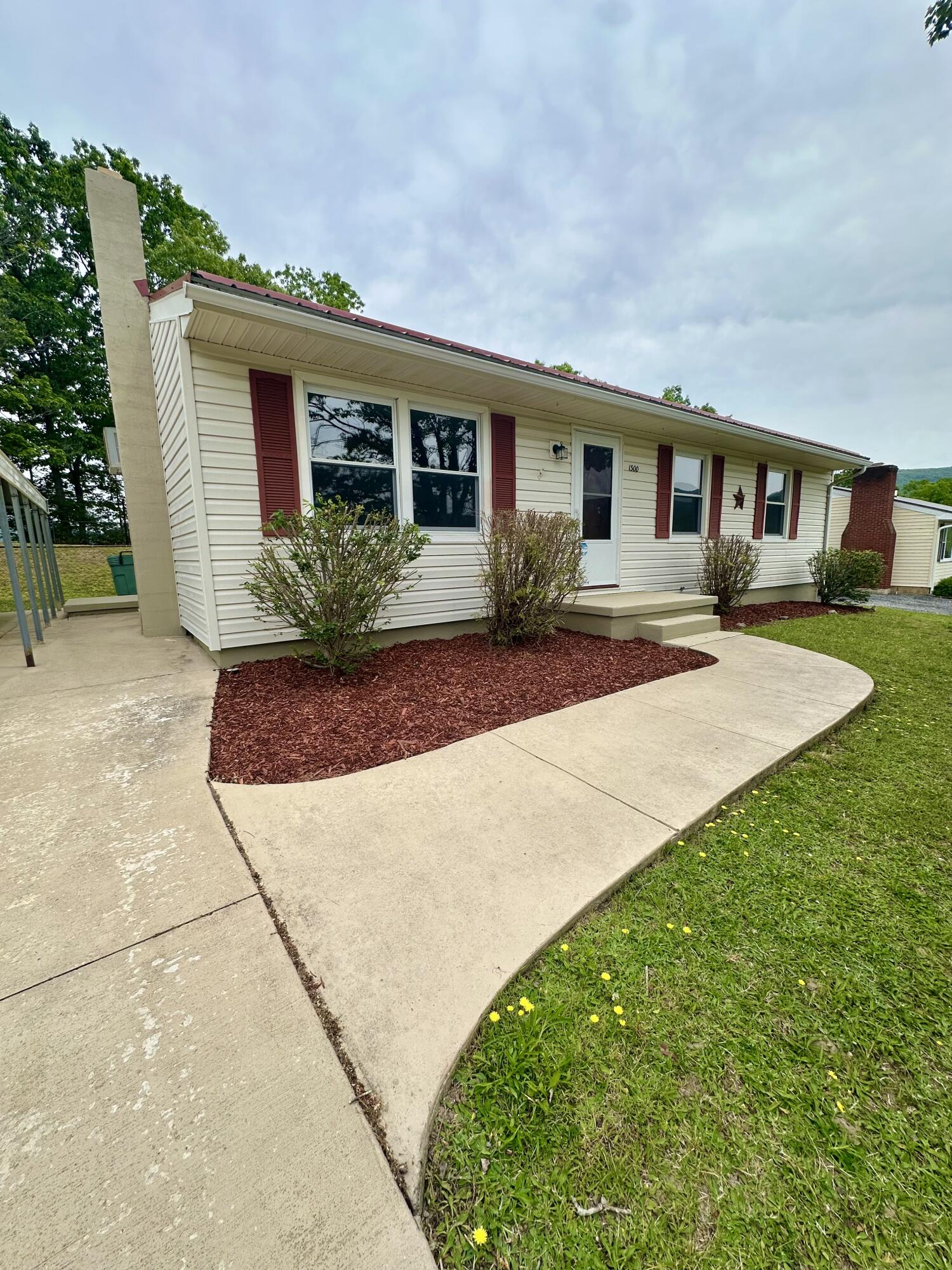 1300 Cherokee Trl, Covington, Virginia image 2