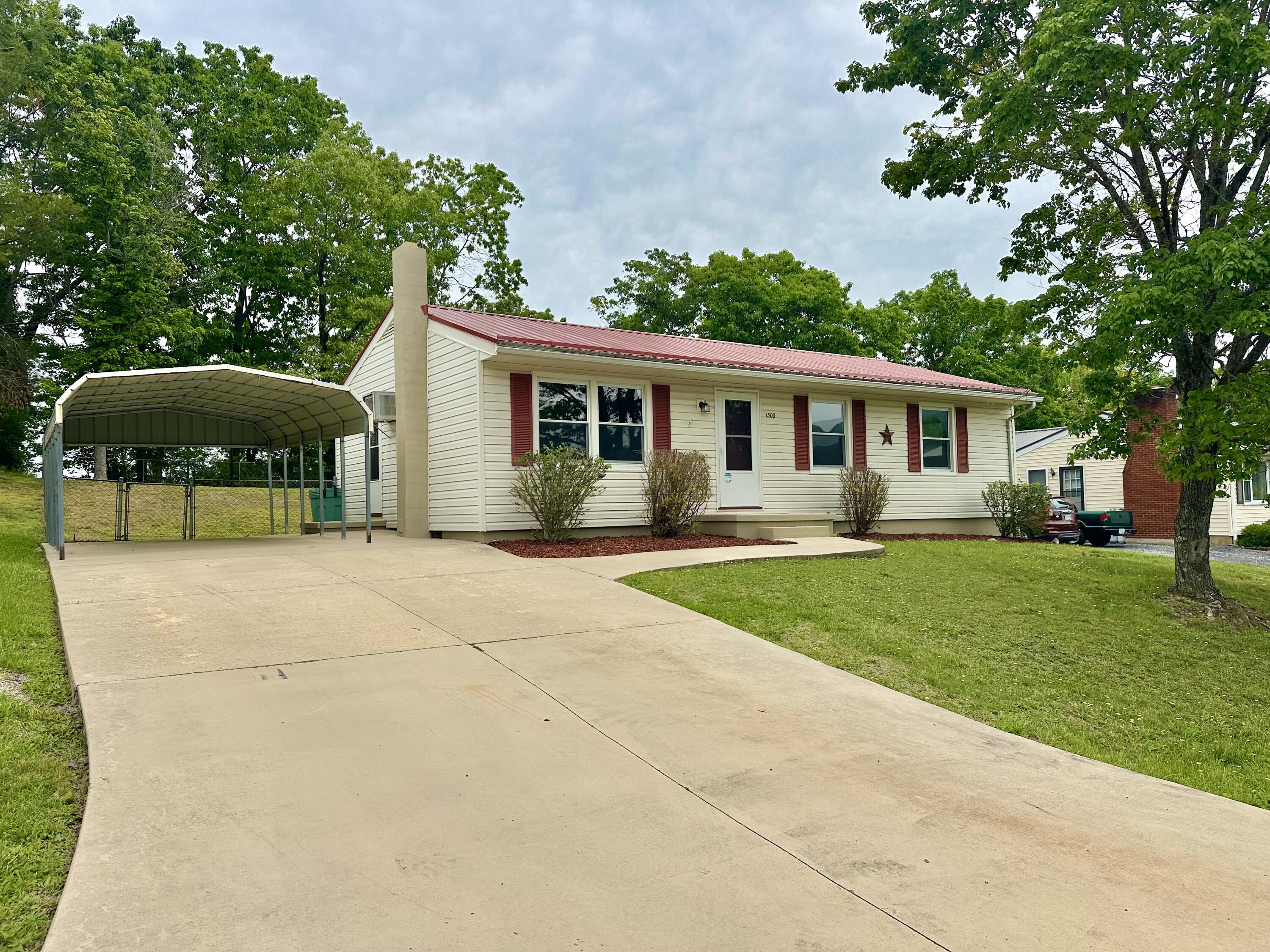1300 Cherokee Trl, Covington, Virginia image 1