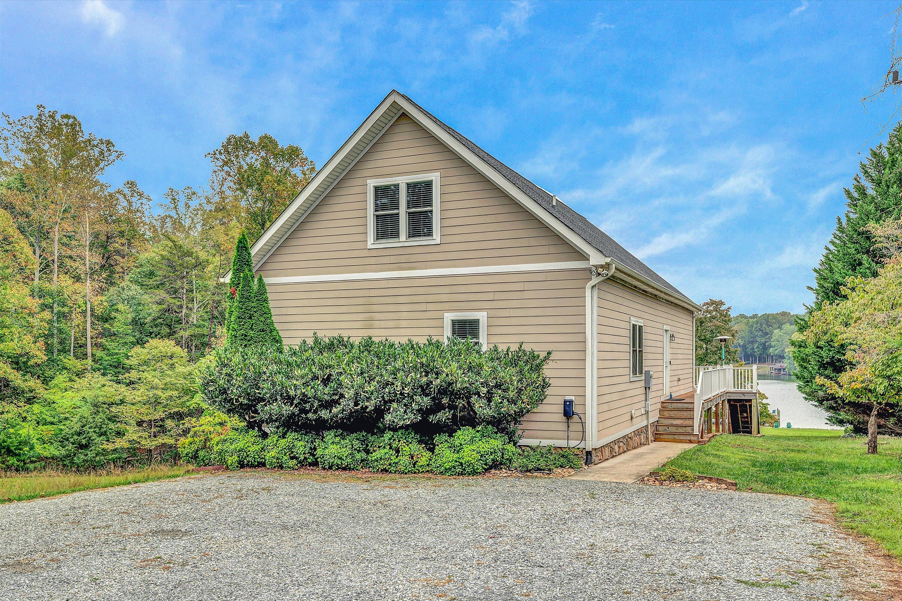 433 Surrey Dr, Huddleston, Virginia image 3