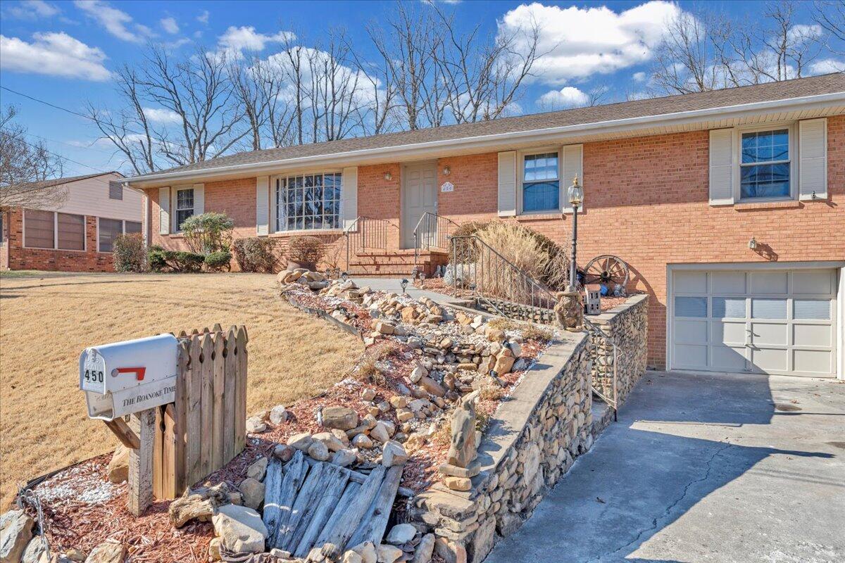 450 Ingal Blvd, Salem, Virginia image 2