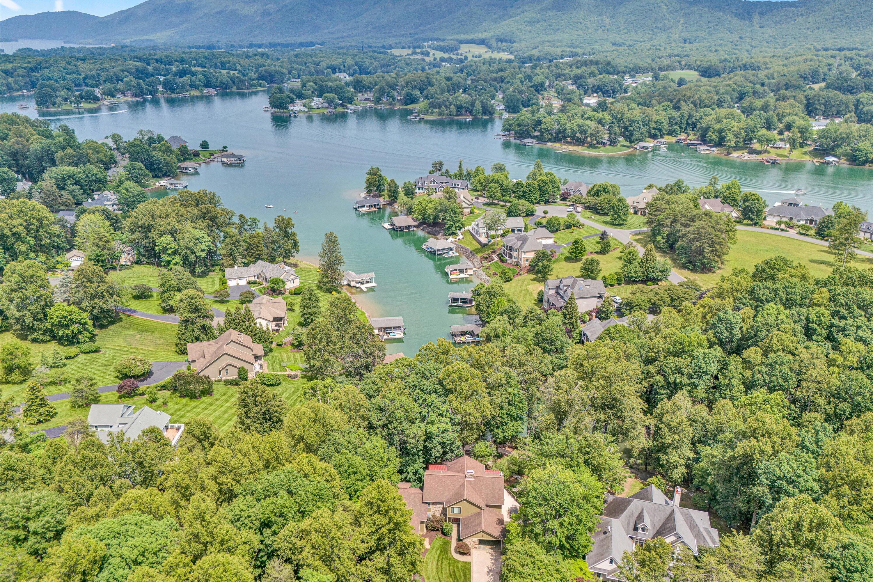 Penhook, Virginia 24137, United States, 4 Bedrooms Bedrooms, ,4 BathroomsBathrooms,Residential,Active,148102