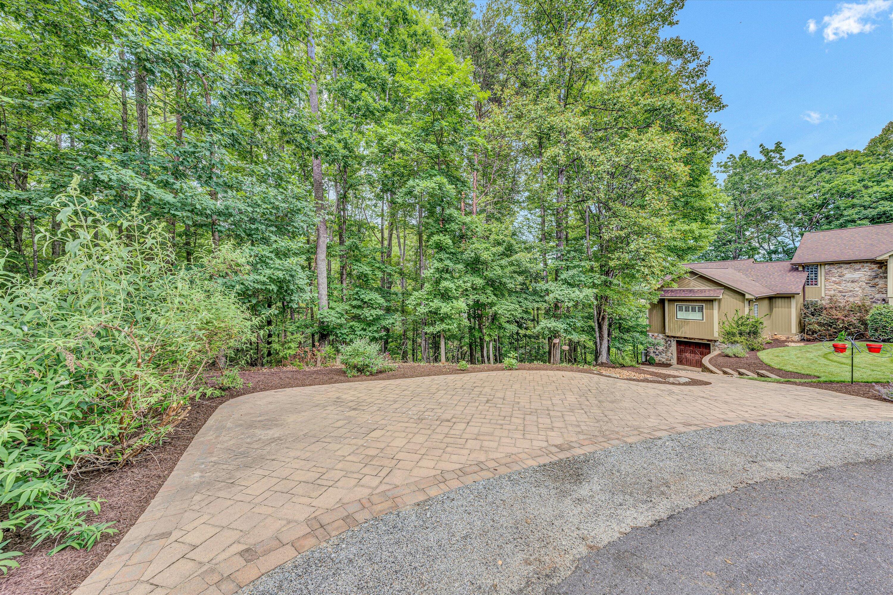 Penhook, Virginia 24137, United States, 4 Bedrooms Bedrooms, ,4 BathroomsBathrooms,Residential,Active,148102