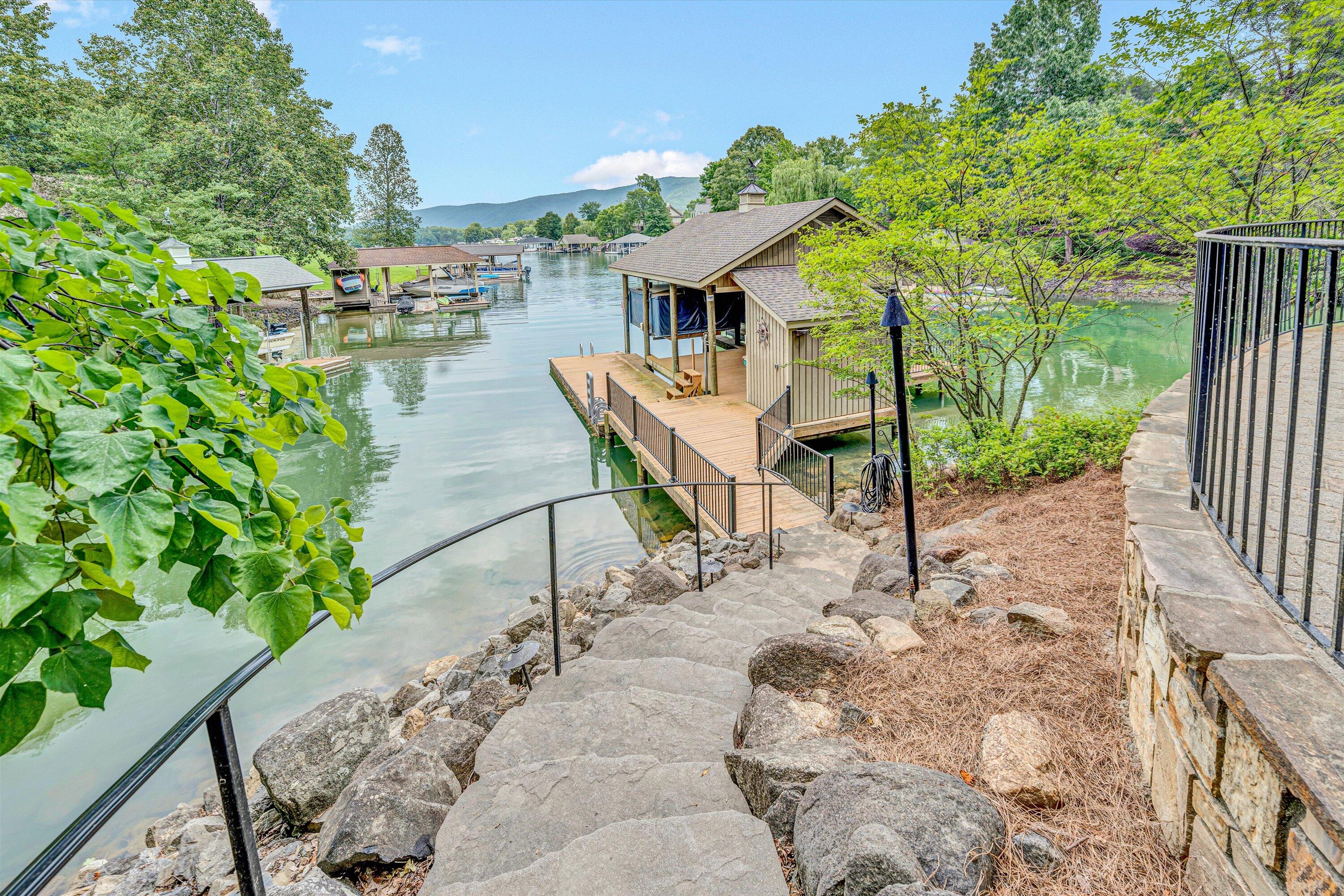 Penhook, Virginia 24137, United States, 4 Bedrooms Bedrooms, ,4 BathroomsBathrooms,Residential,Active,148102