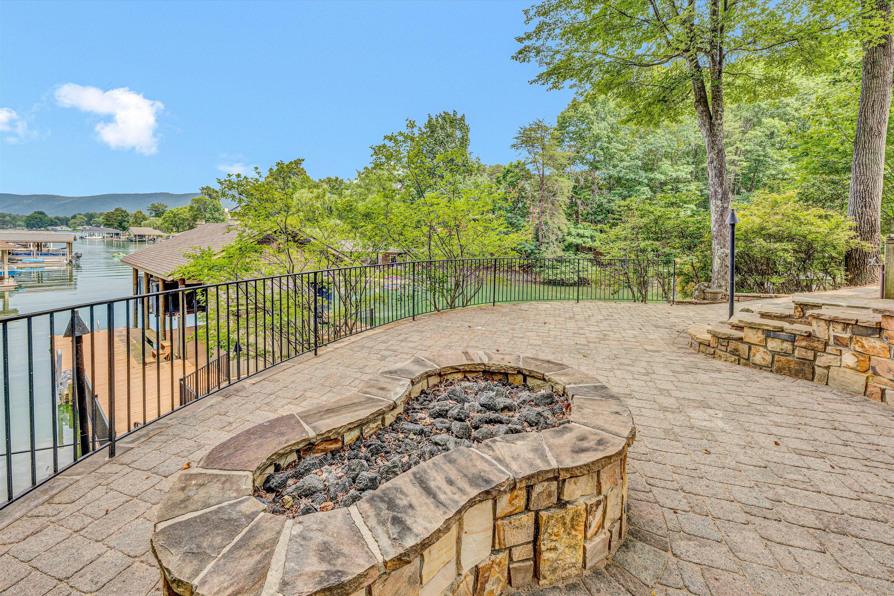 Penhook, Virginia 24137, United States, 4 Bedrooms Bedrooms, ,4 BathroomsBathrooms,Residential,Active,148102