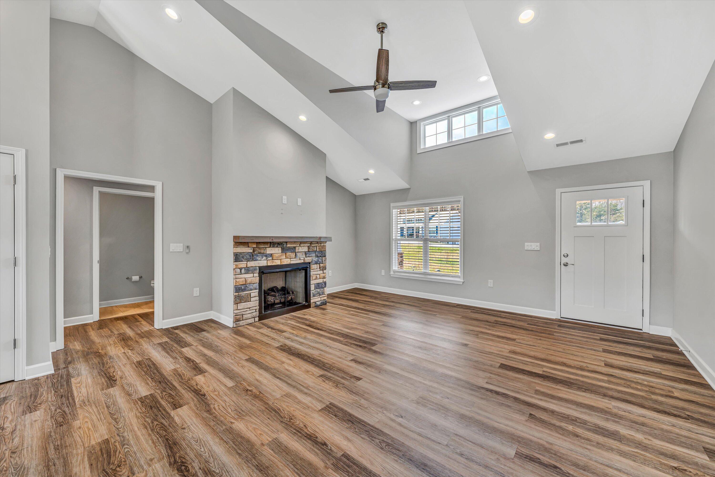 250 Windsor Castle Dr, Moneta, Virginia image 6