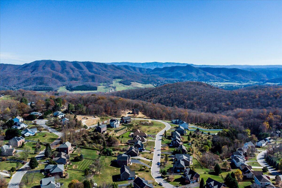 Clay St, Blacksburg, Virginia image 18