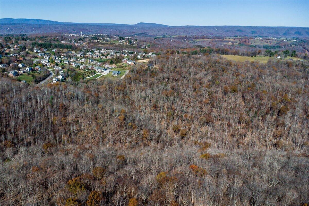 Clay St, Blacksburg, Virginia image 10