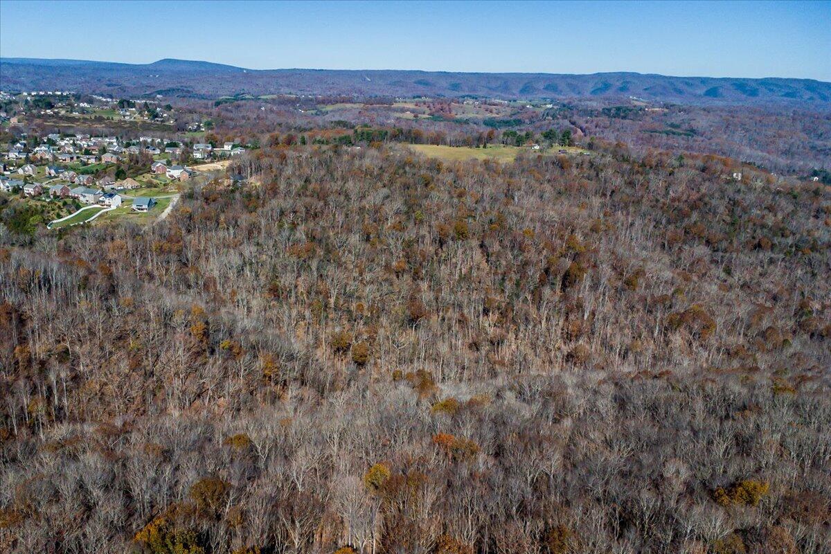 Clay St, Blacksburg, Virginia image 9