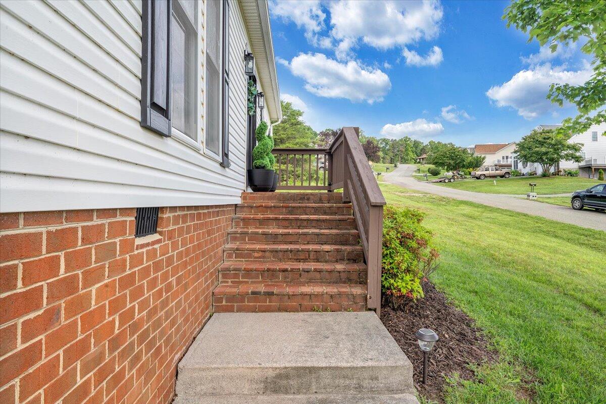 1028 Park Mountain Ter, Huddleston, Virginia image 47