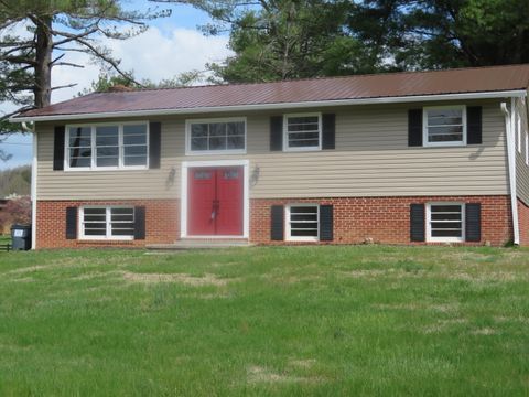 Photo of 58 Lakeland CIR, Troutville, VA 24175 (MLS # 926183)