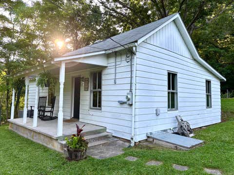 Homes For Sale - 611 Mabry Ln<br/> Blacksburg, VA 24060