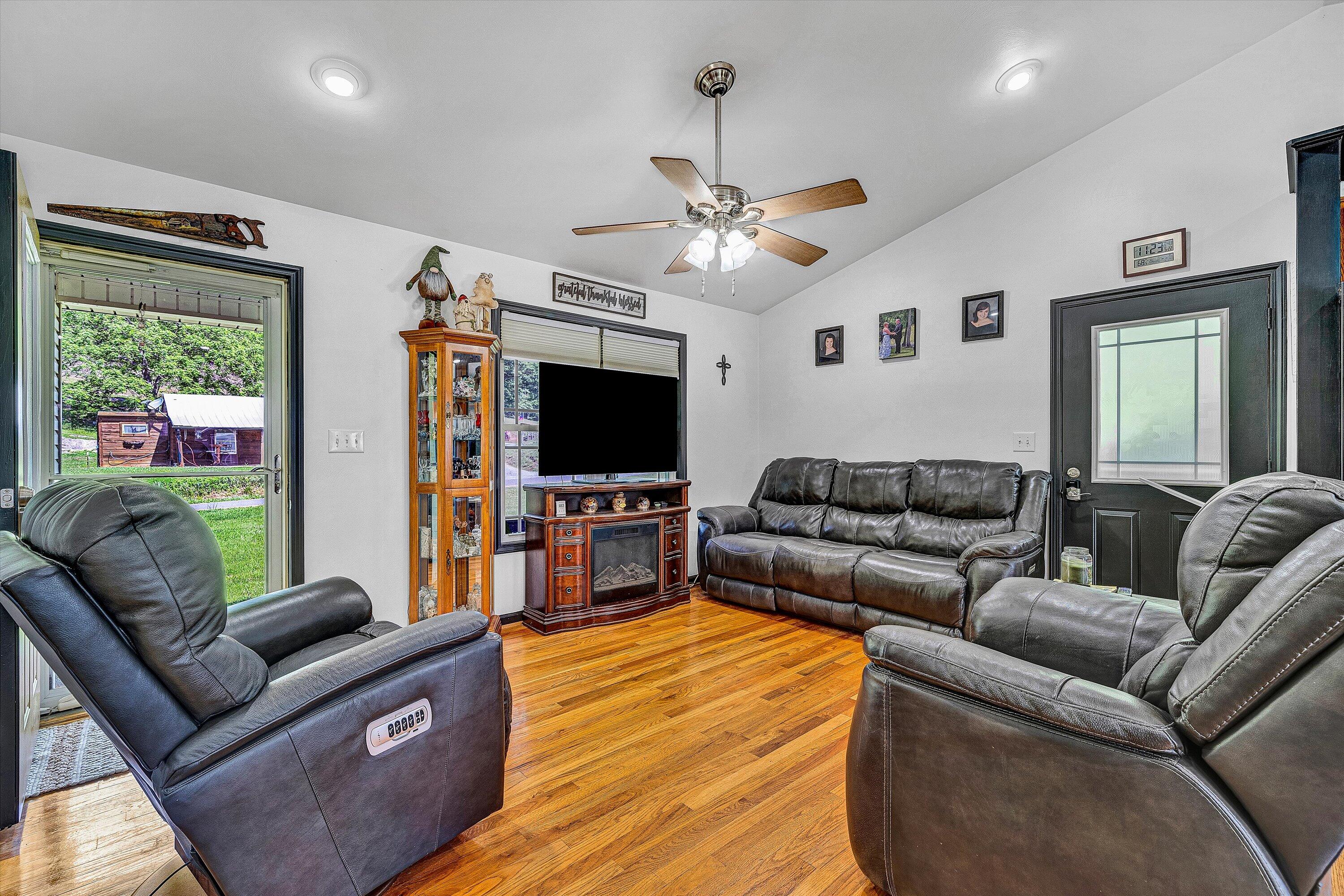 22 Spring Branch Ln, Fincastle, Virginia image 4