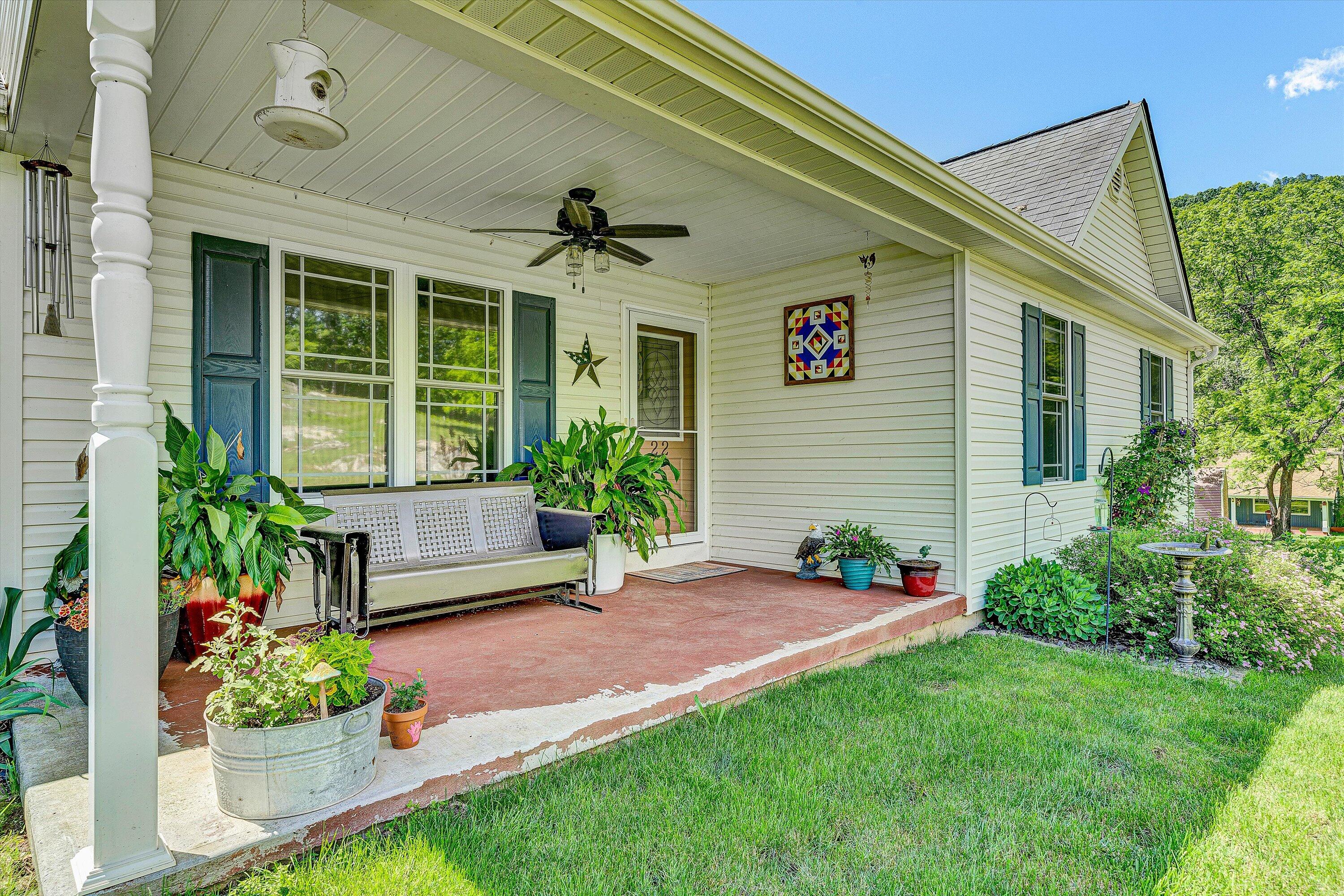 22 Spring Branch Ln, Fincastle, Virginia image 3