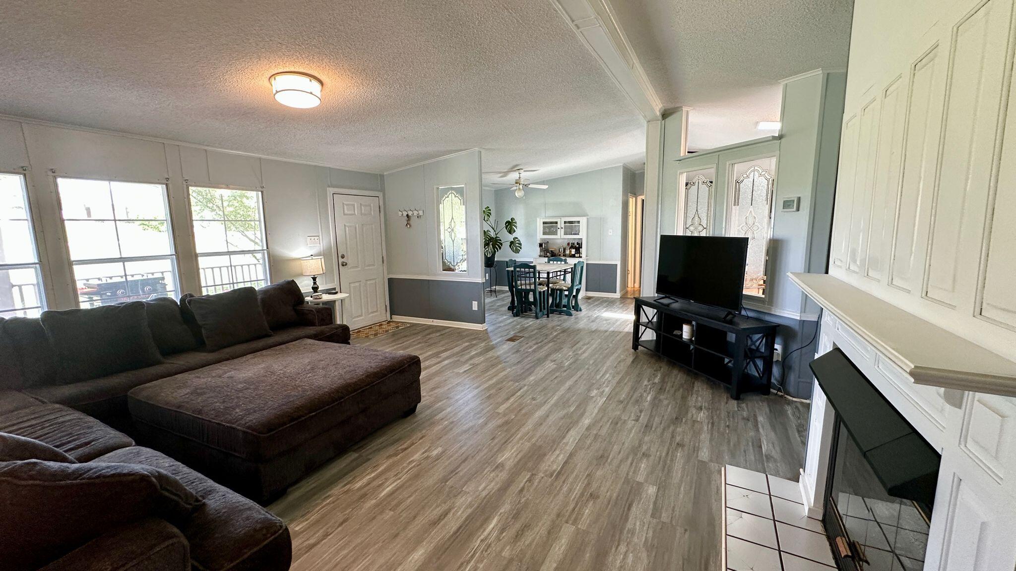2836 Isle Of Pines Dr, Moneta, Virginia image 6