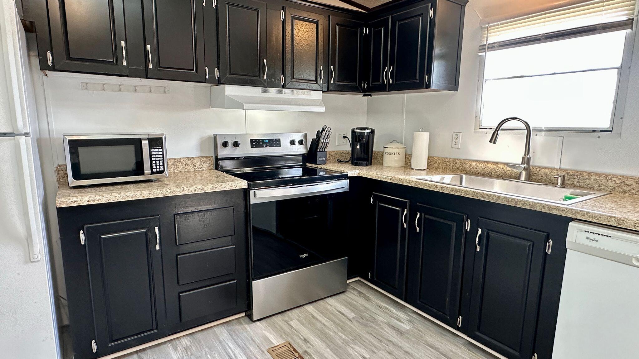 2836 Isle Of Pines Dr, Moneta, Virginia image 10