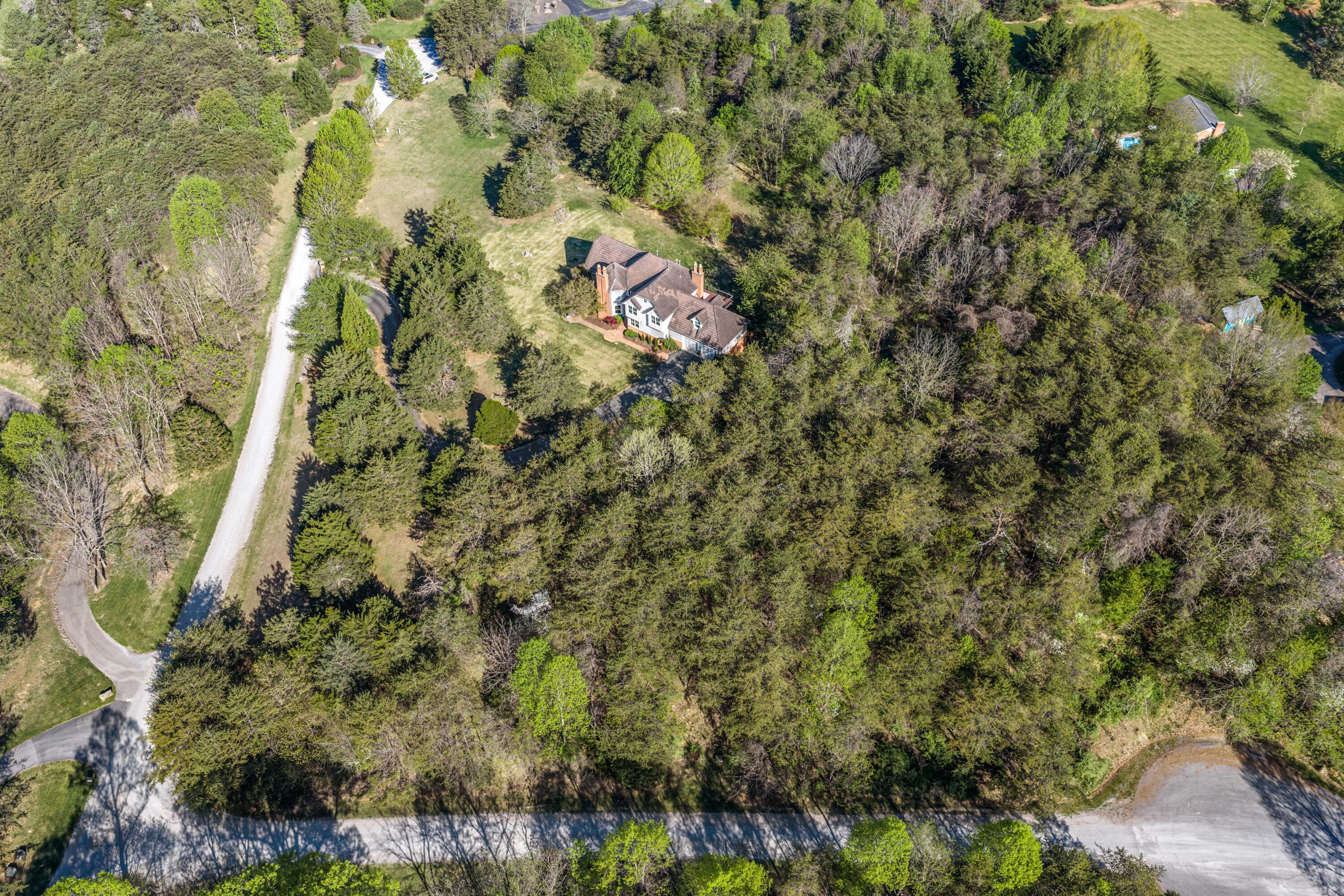 Troutville, Virginia, 24175, United States, 5 Bedrooms Bedrooms, ,4 BathroomsBathrooms,Residential,Active,2038617