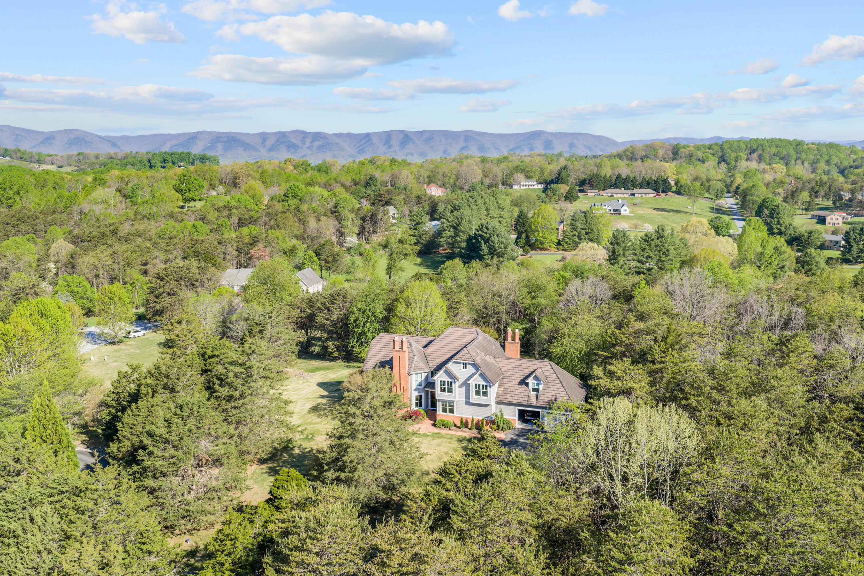 Troutville, Virginia, 24175, United States, 5 Bedrooms Bedrooms, ,4 BathroomsBathrooms,Residential,Active,2038617