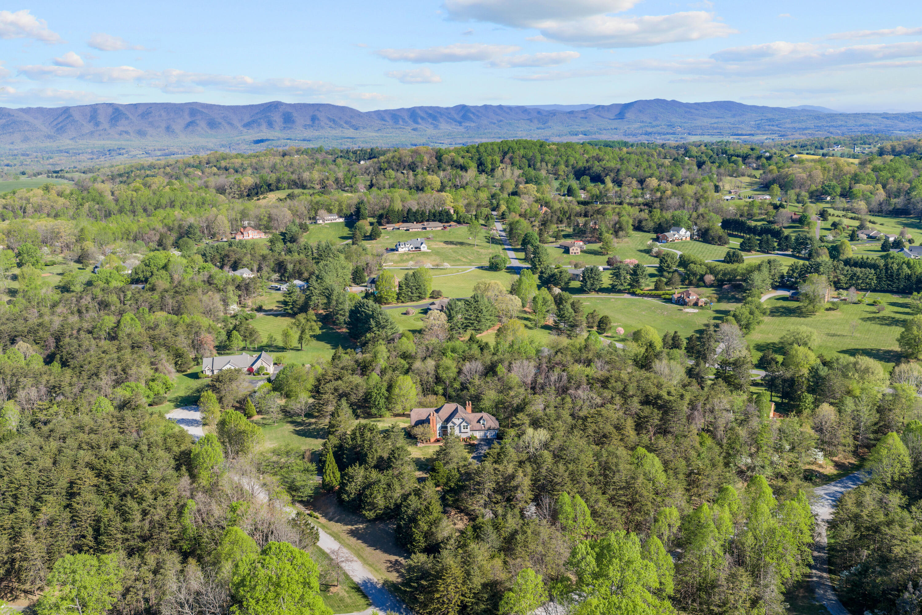 Troutville, Virginia, 24175, United States, 5 Bedrooms Bedrooms, ,4 BathroomsBathrooms,Residential,Active,2038617