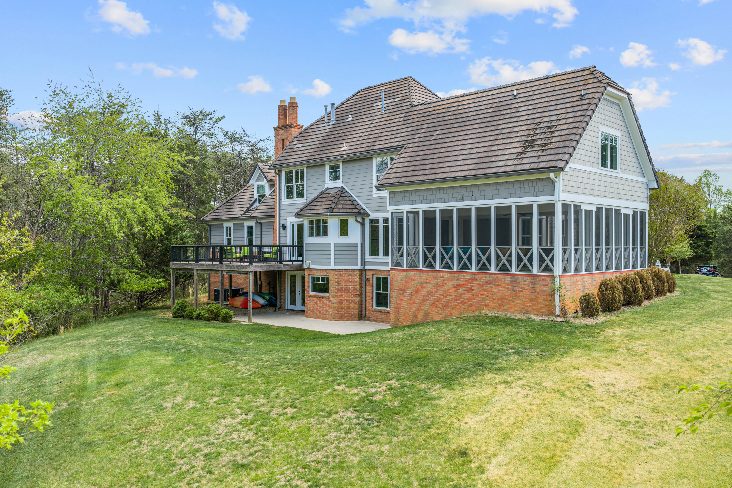 Troutville, Virginia, 24175, United States, 5 Bedrooms Bedrooms, ,4 BathroomsBathrooms,Residential,Active,2038617