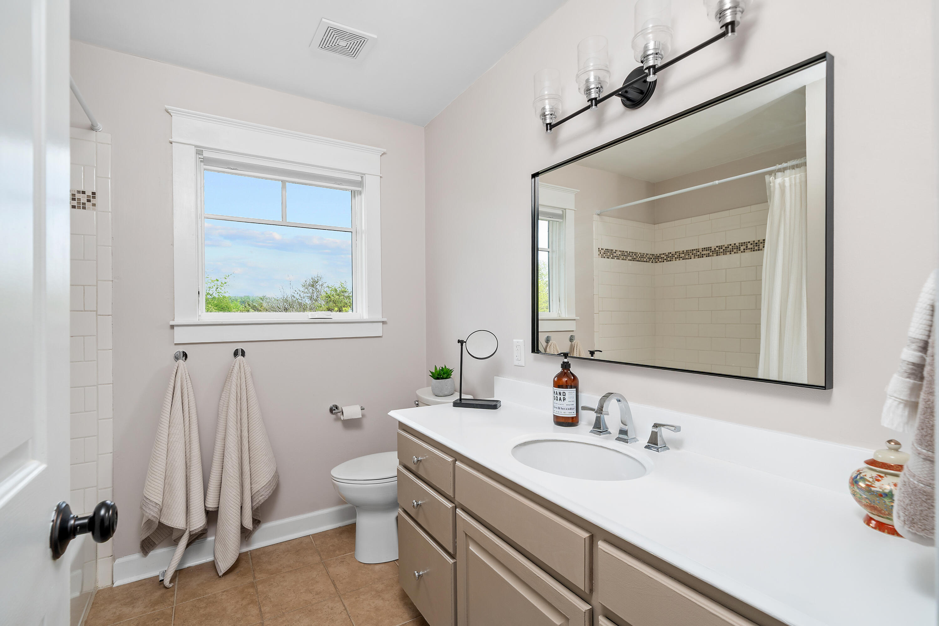 Troutville, Virginia, 24175, United States, 5 Bedrooms Bedrooms, ,4 BathroomsBathrooms,Residential,Active,2038617