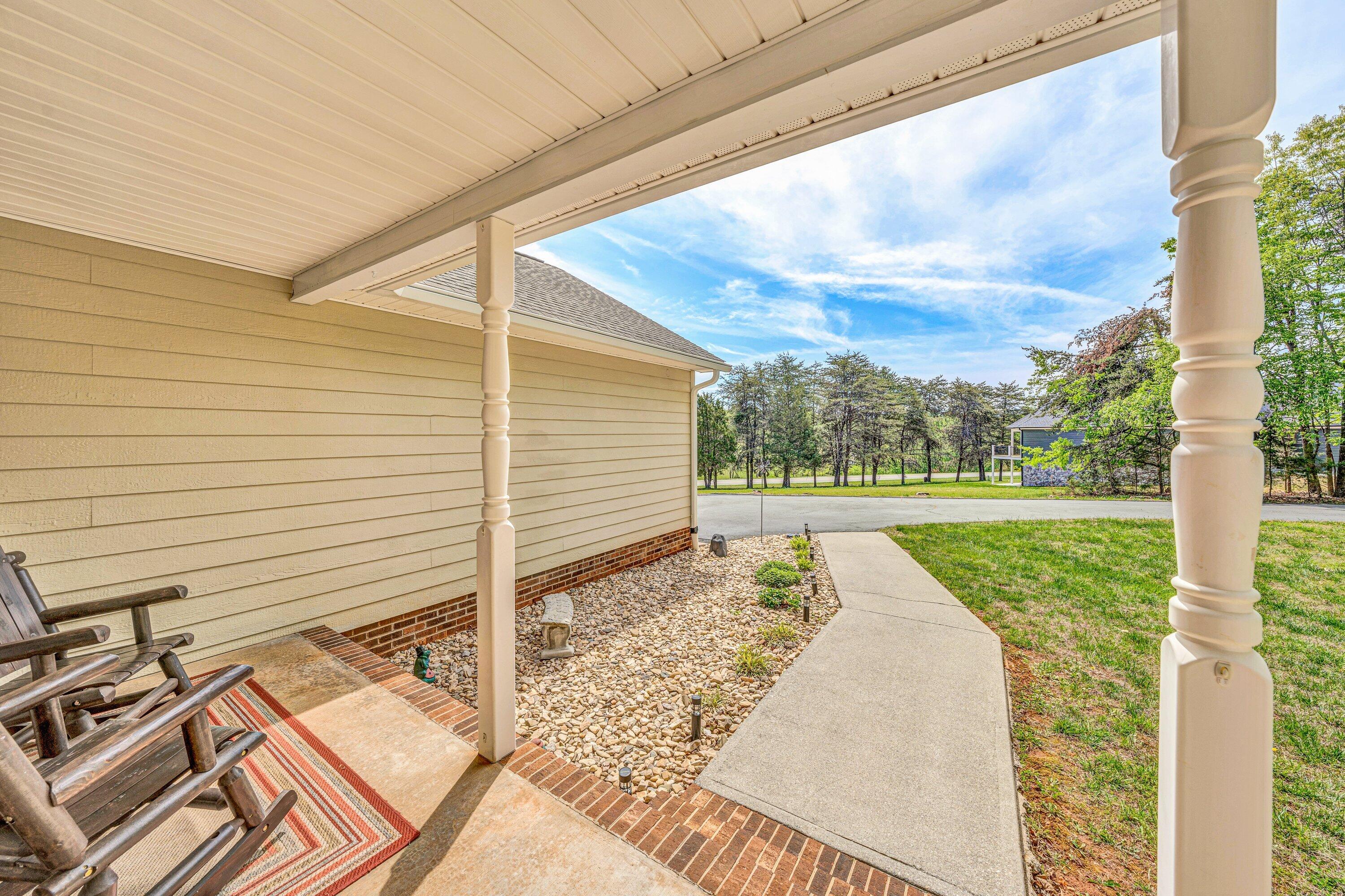 104 Peach Tree Ct, Huddleston, Virginia image 8