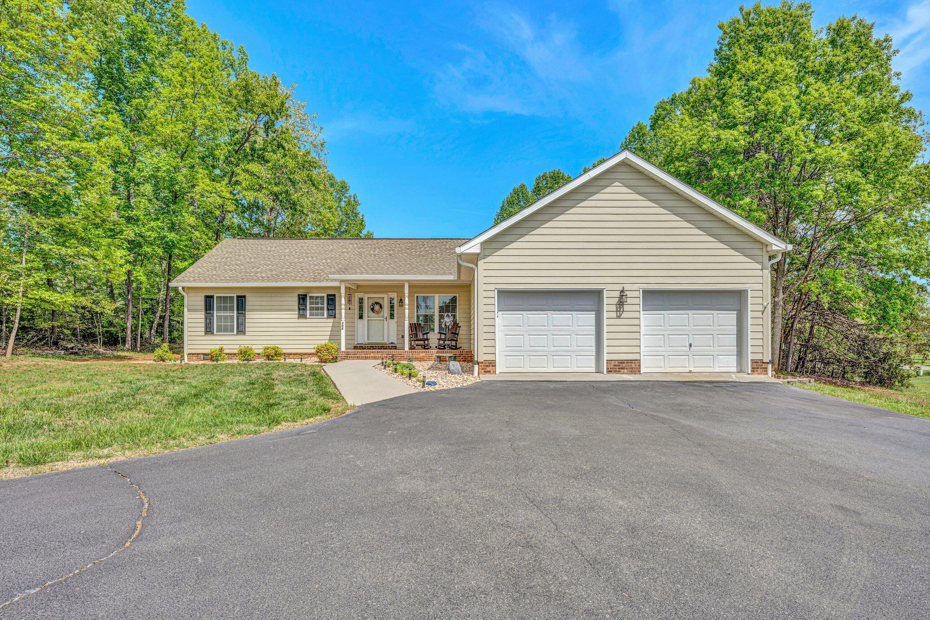 104 Peach Tree Ct, Huddleston, Virginia image 5