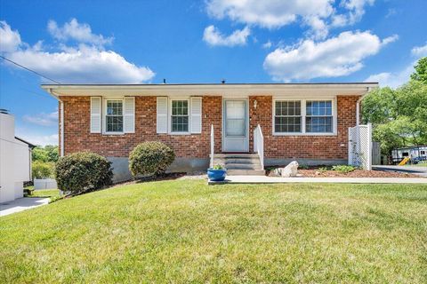 Homes For Sale - 5812 Cove Rd<br/> Roanoke, VA 24019