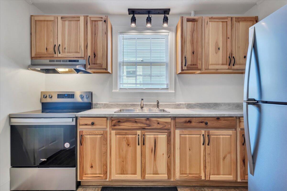 107 Roselawn Heights Hts, Martinsville, Virginia image 9