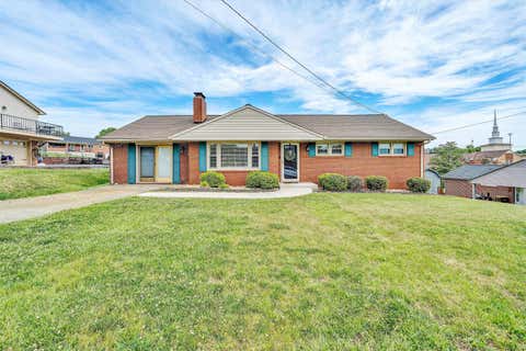Homes For Sale - 135 Center St<br/> Rocky Mount, VA 24151