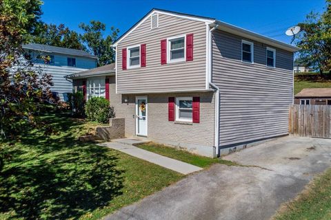Photo of 3907 Wilmont AVE NW, Roanoke, VA 24017 (MLS # 921871) Photo of 3907 Wilmont AVE NW, Roanoke, VA 24017 (MLS # 921871)
